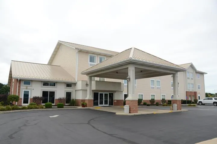 The Randolph Inn & Suites