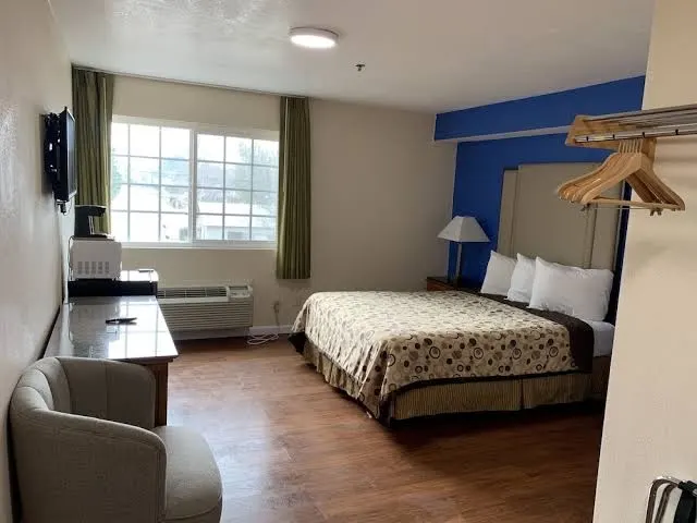 California Inn & Suites Bakersfield