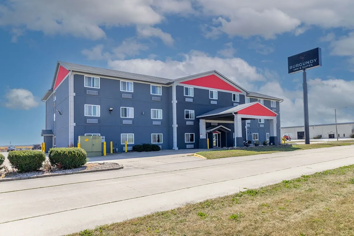 BURGUNDY INN AND SUITES