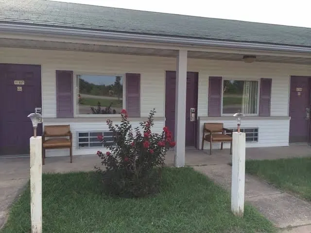Super 7 Motel Sedalia