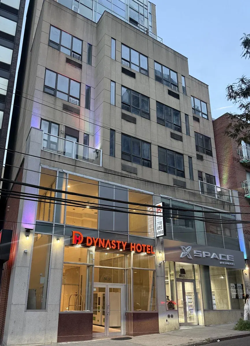 Dynasty Hotel and Suites New York LaGuardia Hotel