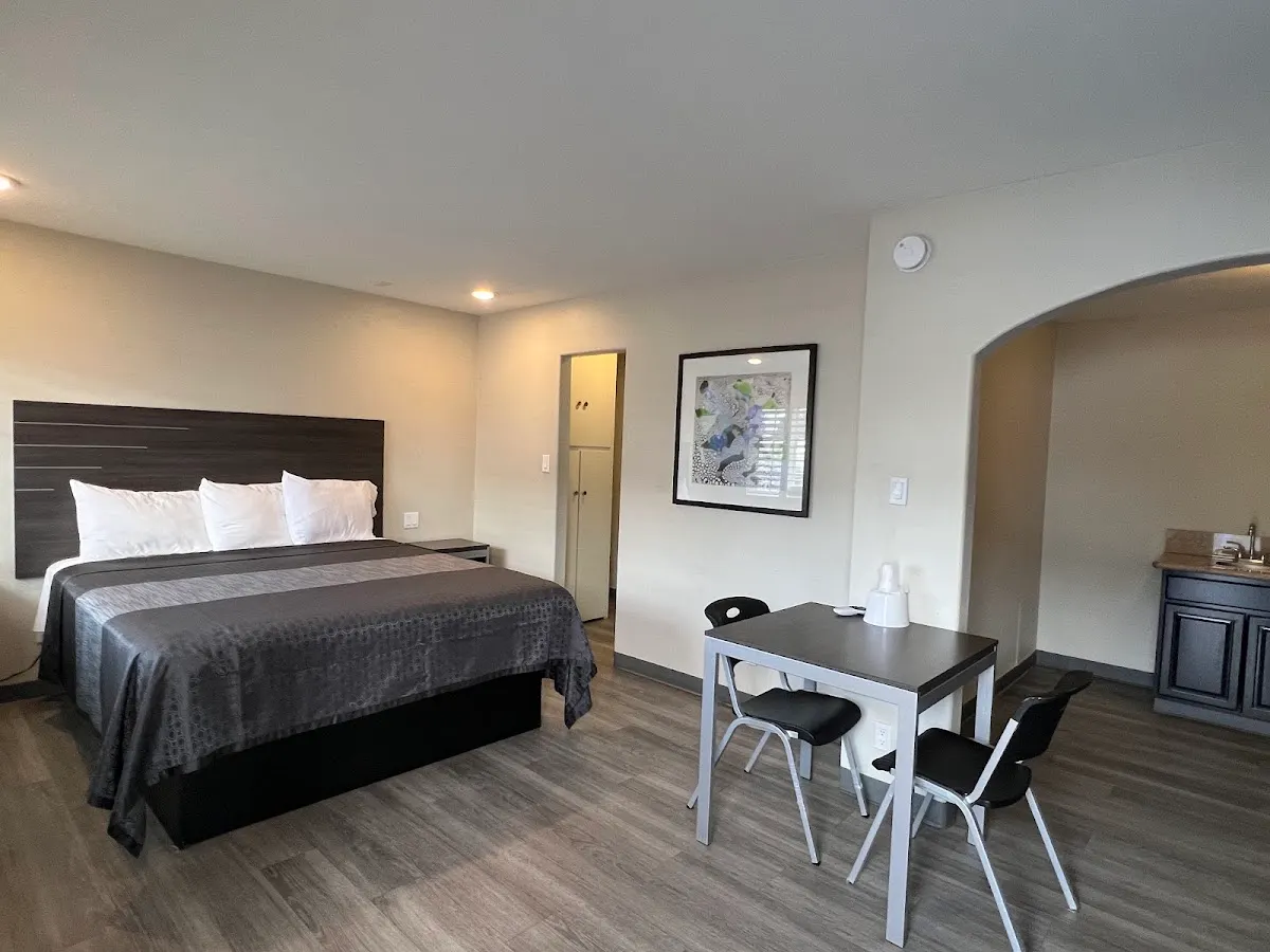 Cloud 9 Inn Pico Rivera - El Cielo Inn