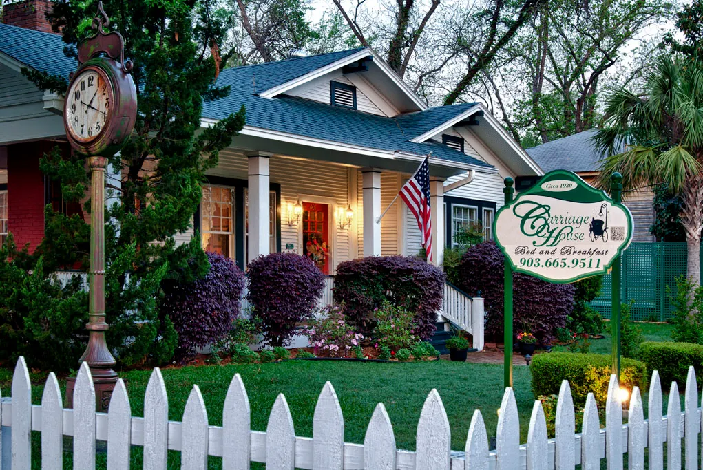 Carriage House Bed & Breakfast