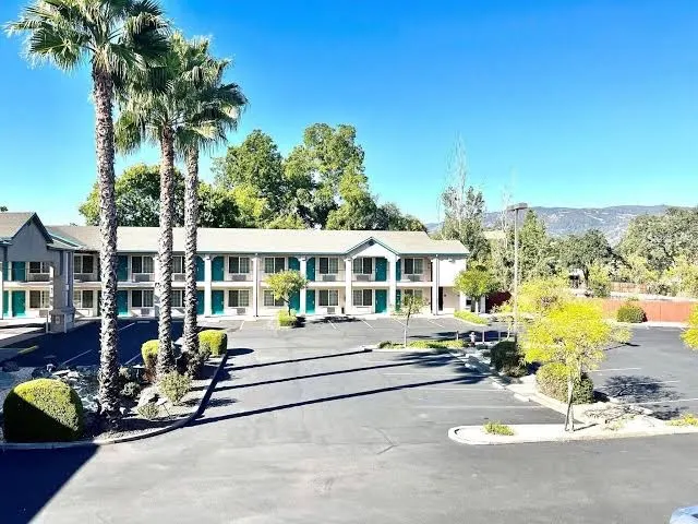 Cloverdale Wine Country Inn and Suites