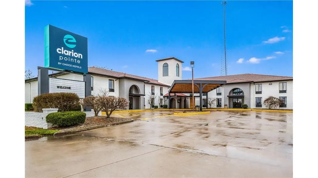 Clarion Pointe Richmond North near University