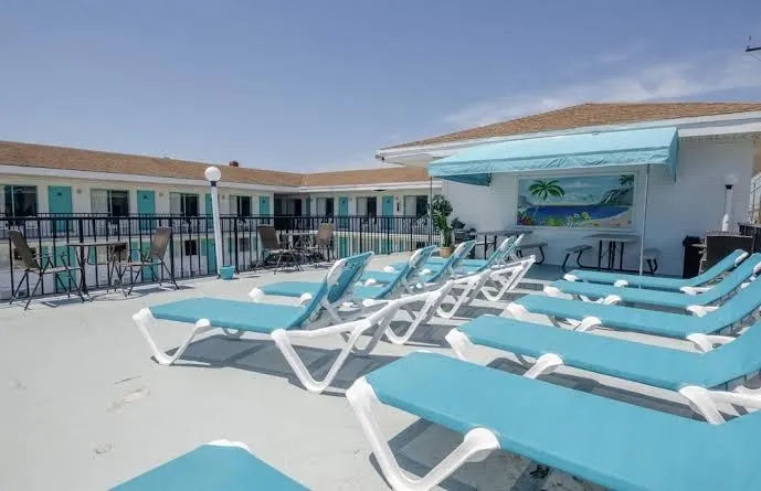 Surfcomber Motel