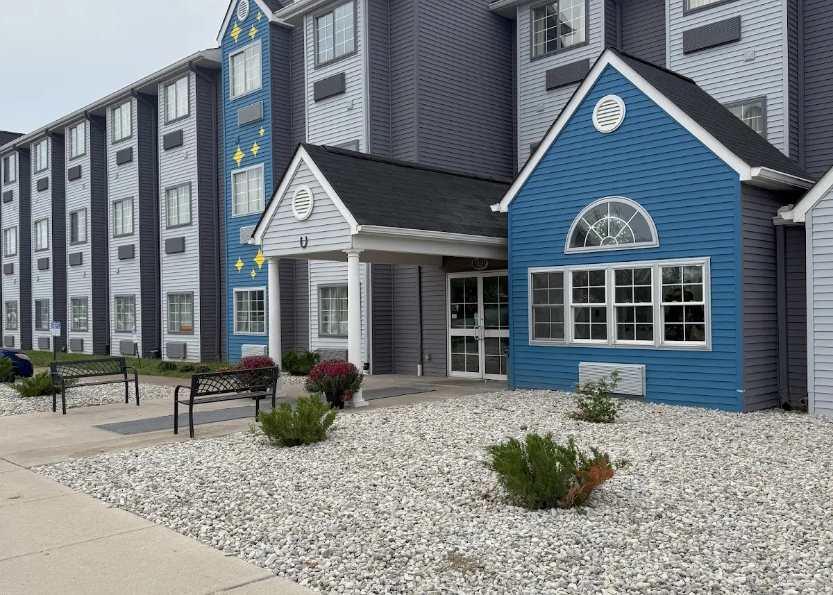 BlissPoint Inn & Suites, Northwood