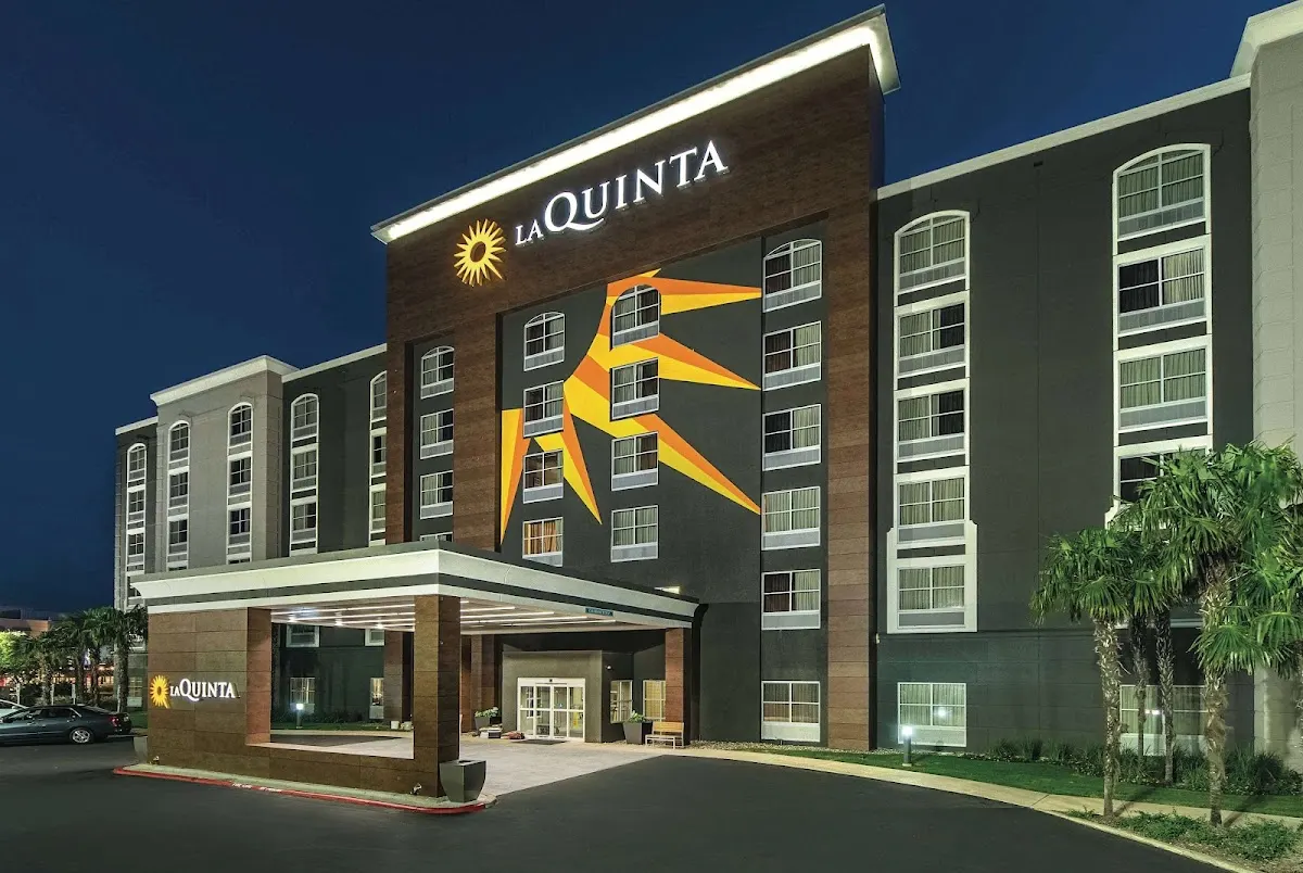 La Quinta Inn & Suites by Wyndham San Antonio Downtown