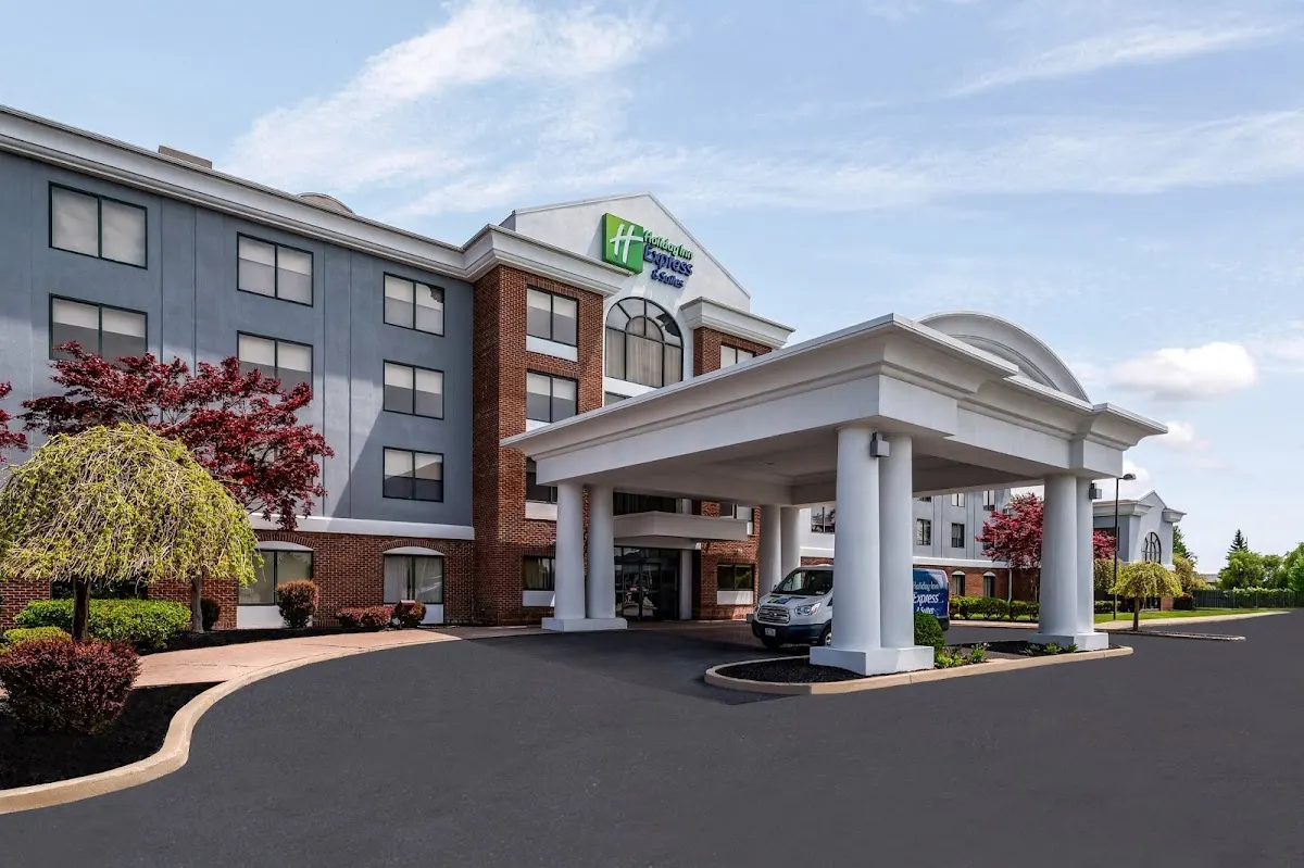 Holiday Inn Express & Suites Buffalo-Airport by IHG
