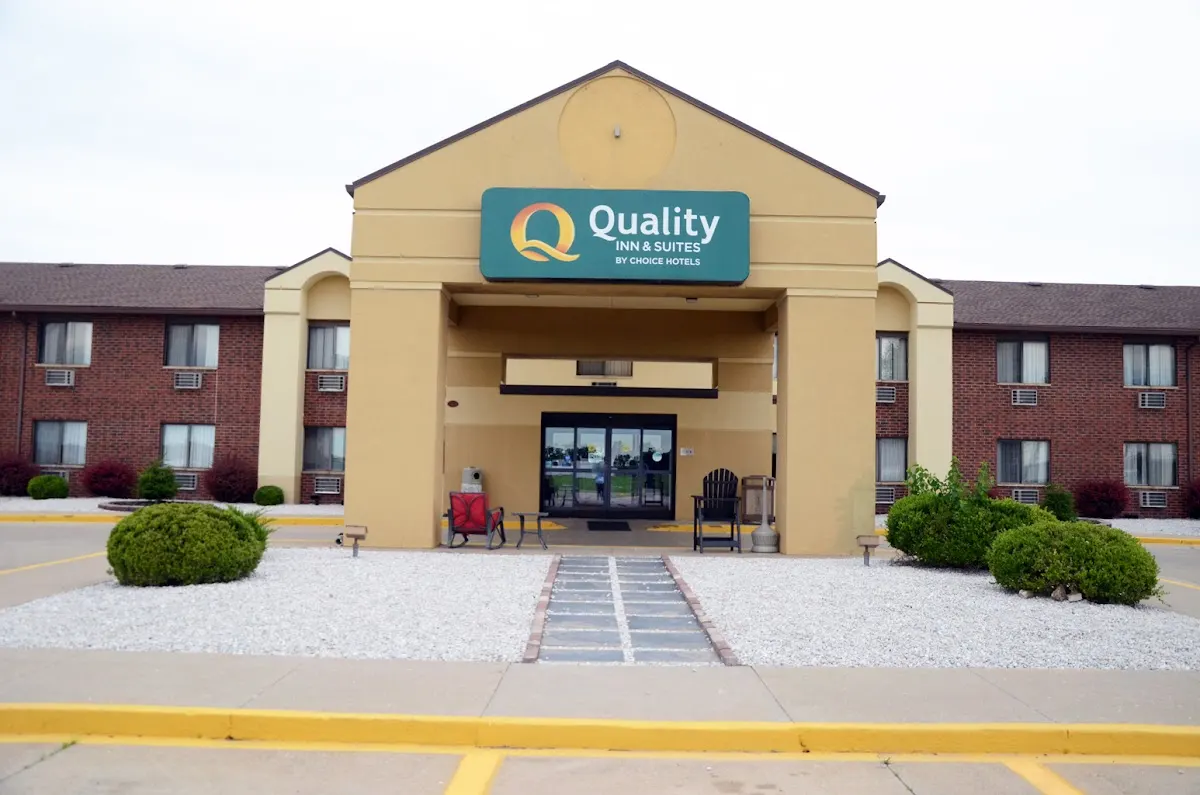 Quality Inn & Suites Boonville - Columbia