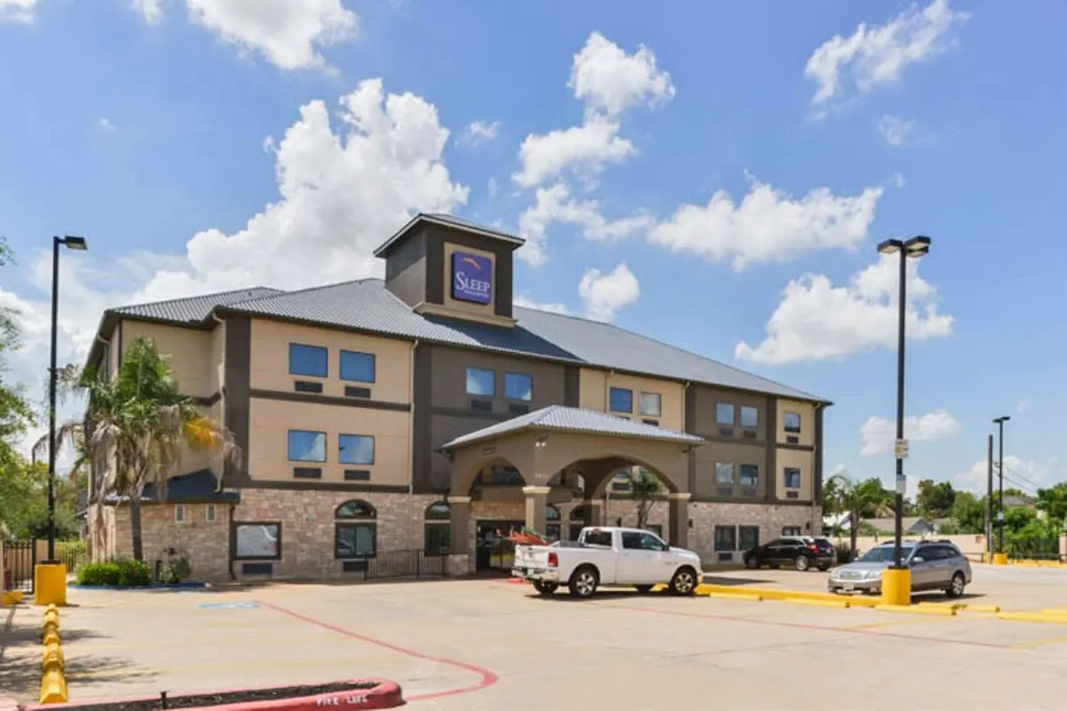 Sleep Inn & Suites Near Downtown North