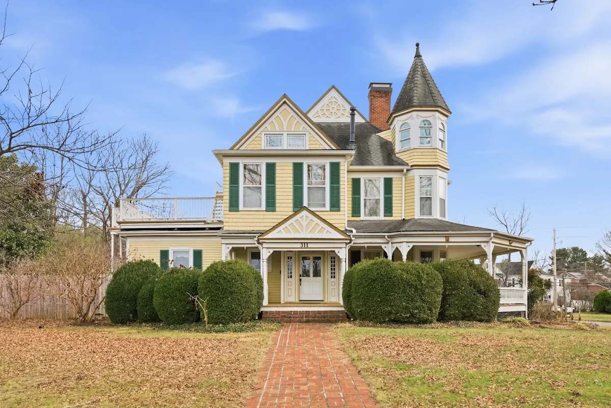 The Oaks Victorian Inn