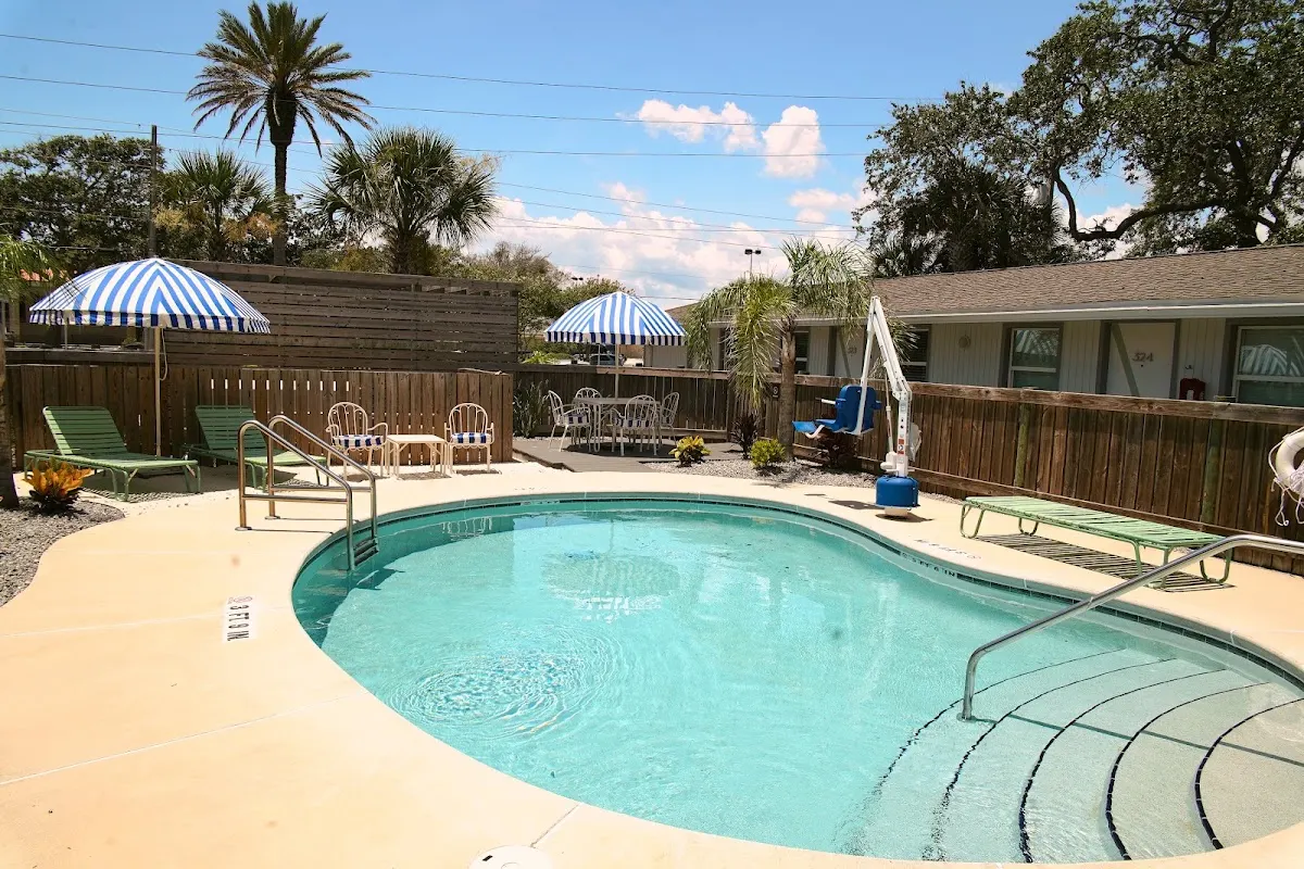Hotel Palms Poolside
