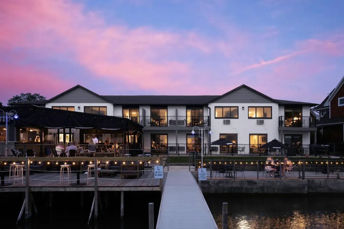 Lakeside Inn