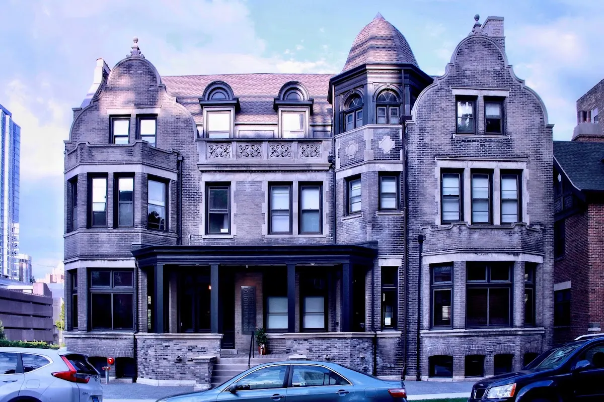 Dubbel Dutch Hotel