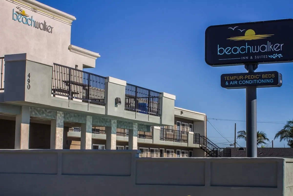 Beachwalker Inn & Suites
