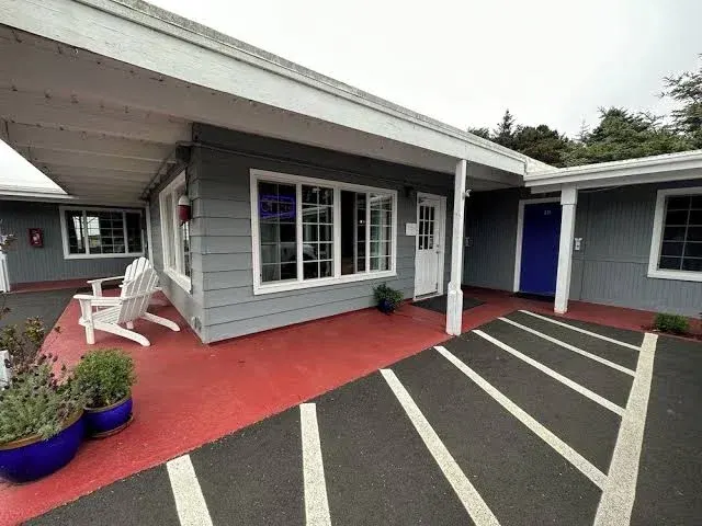 Deane’s Oceanfront Lodge