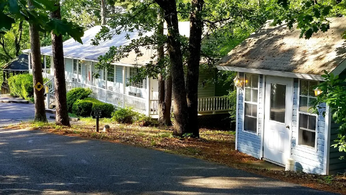 Evening Shade Inn