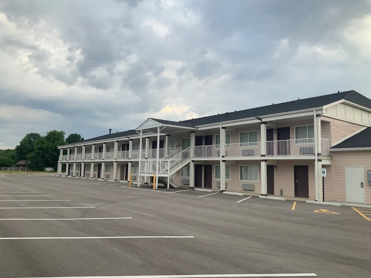 Days Inn by Wyndham Troy IL