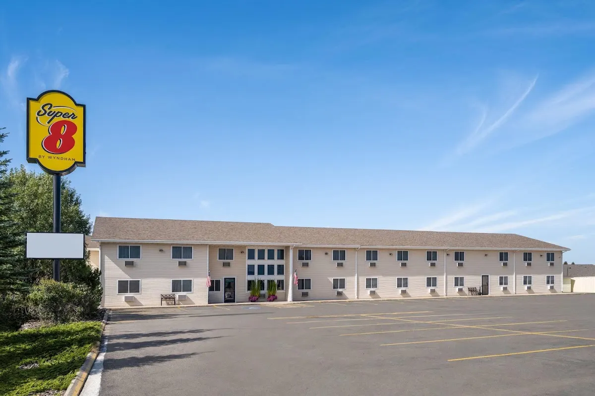 Super 8 by Wyndham Lewistown