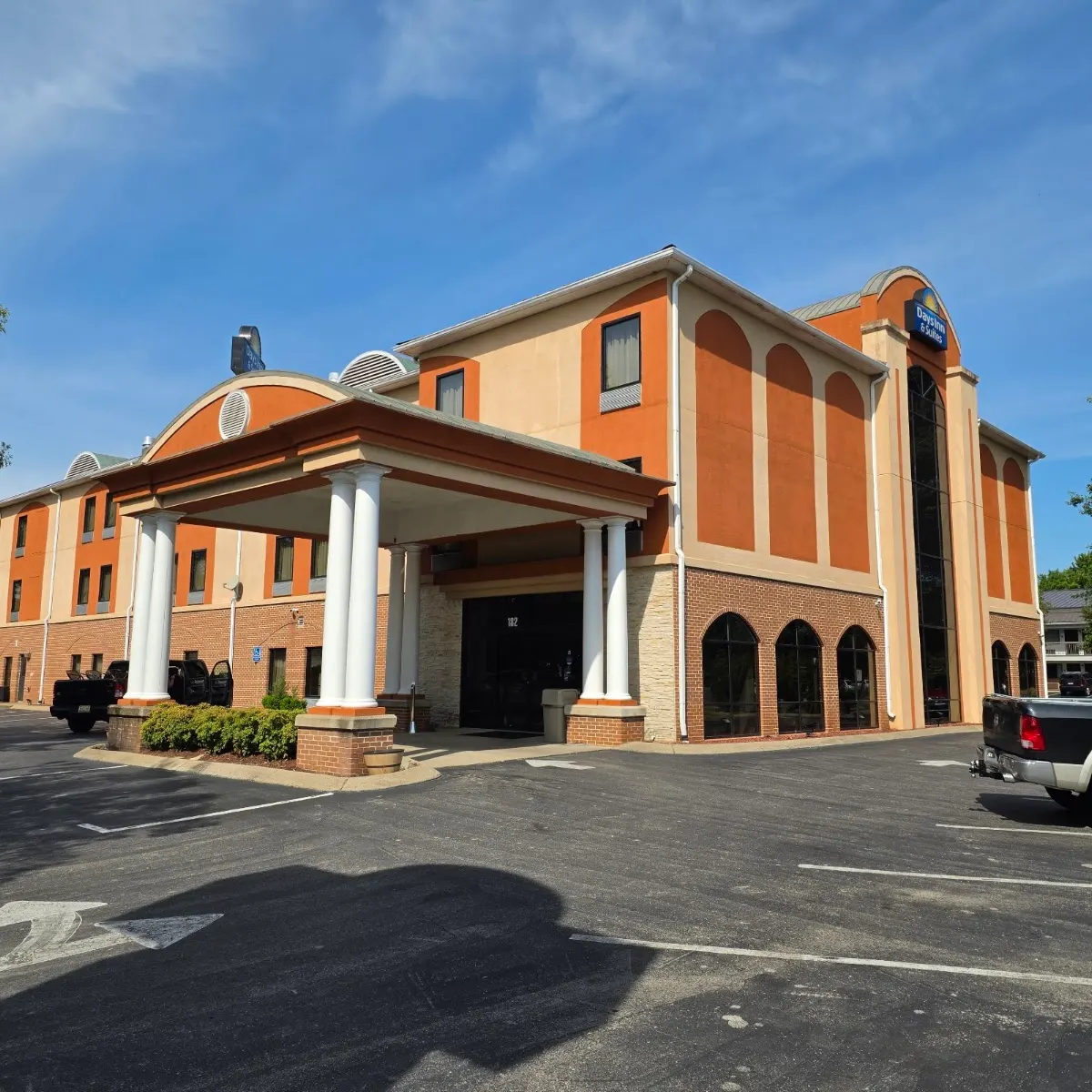Days Inn & Suites by Wyndham Murfreesboro I-24 East