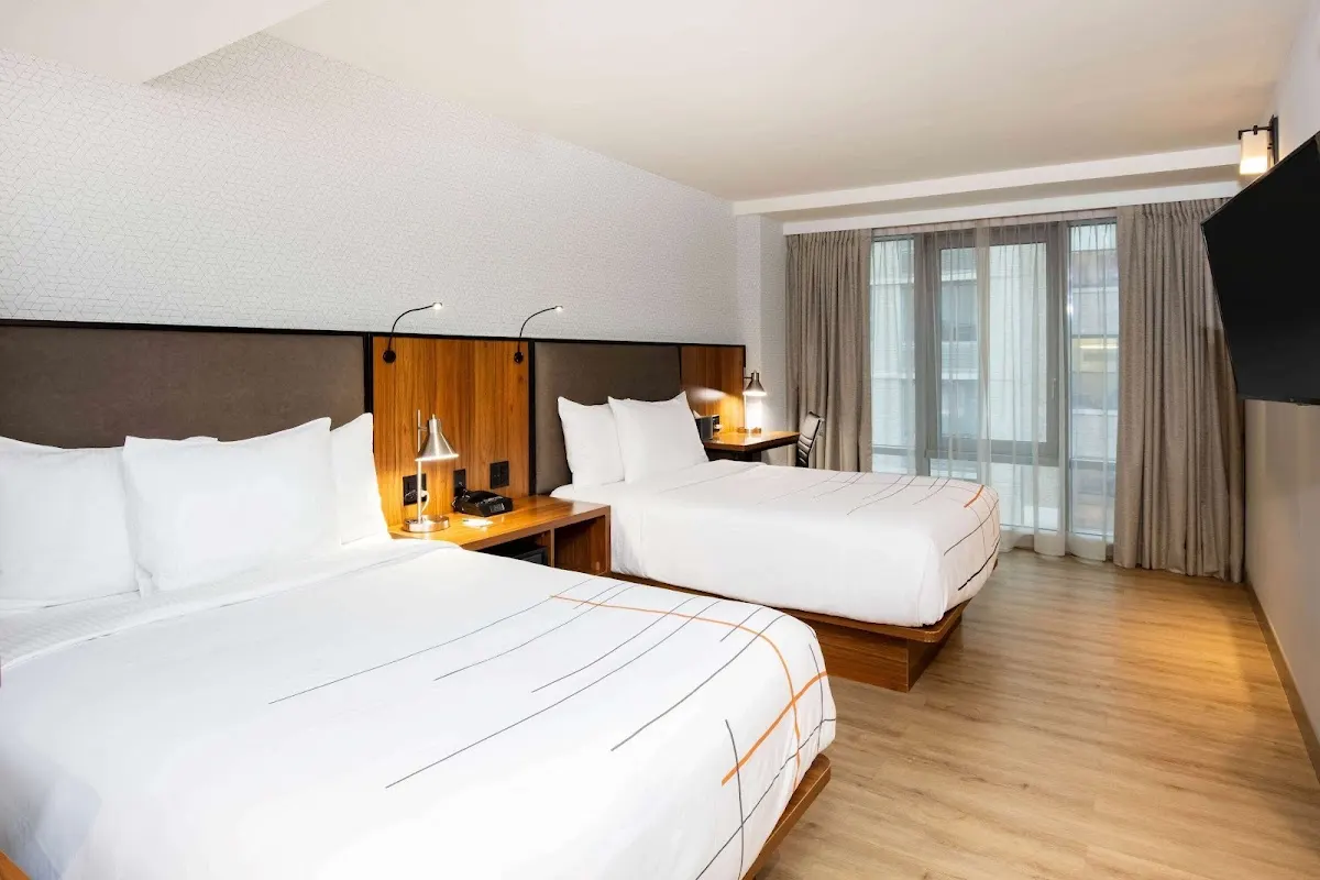 La Quinta Inn & Suites by Wyndham Times Square South