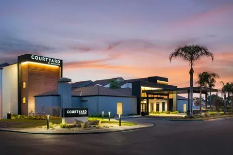 Courtyard by Marriott Fresno