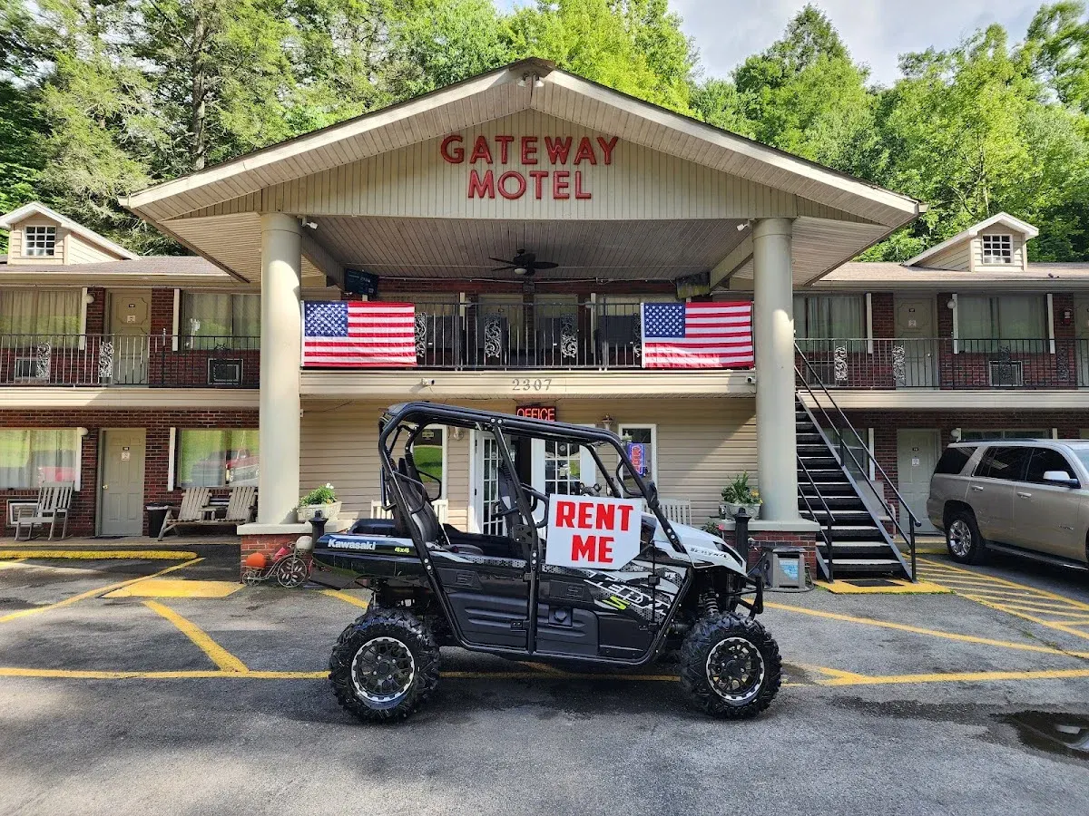 Gateway To The Breaks Motel