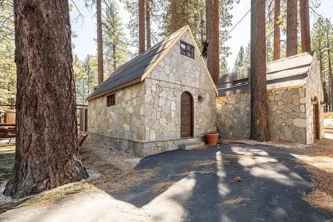 Emerald Bay Lodge