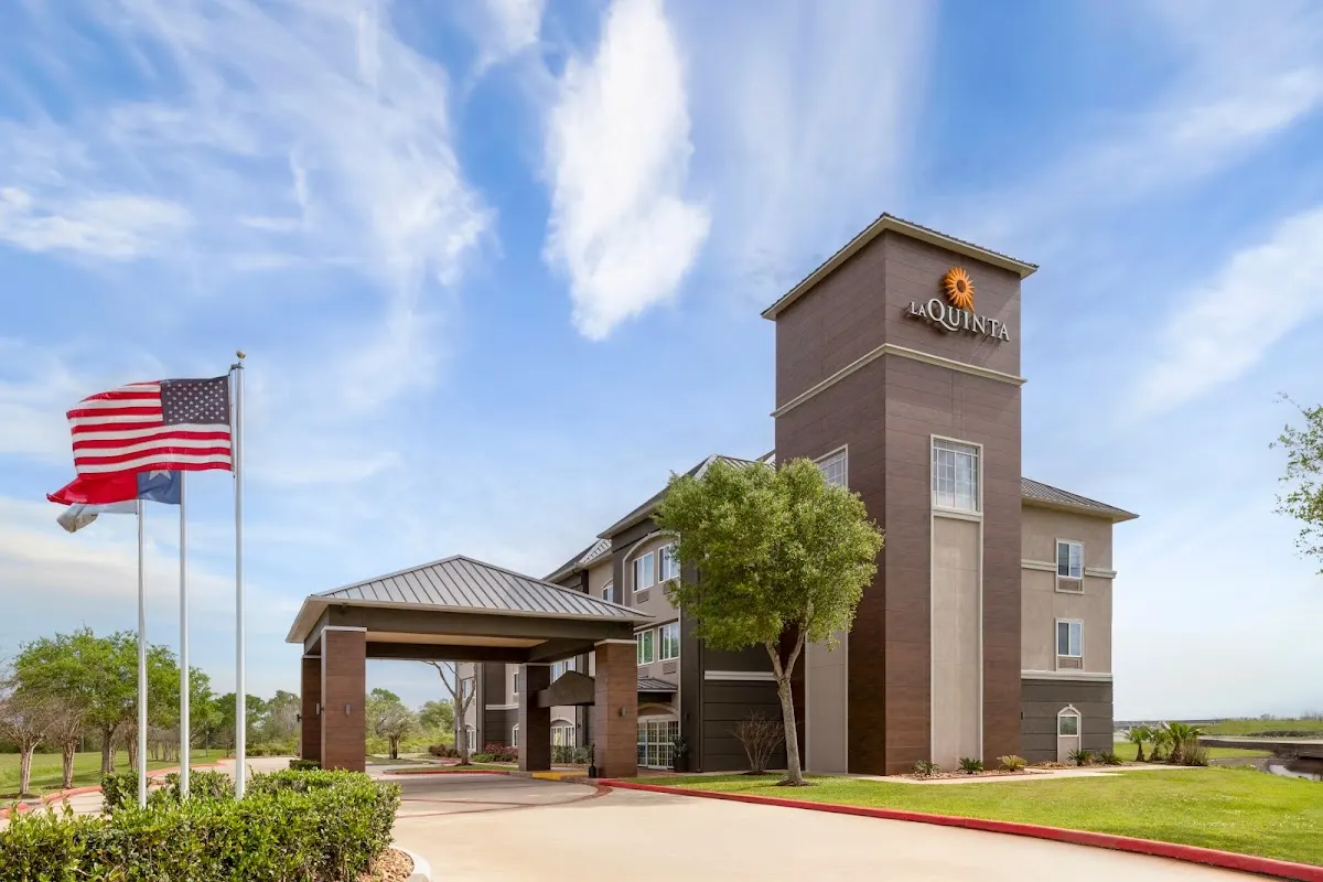 La Quinta Inn & Suites by Wyndham Angleton