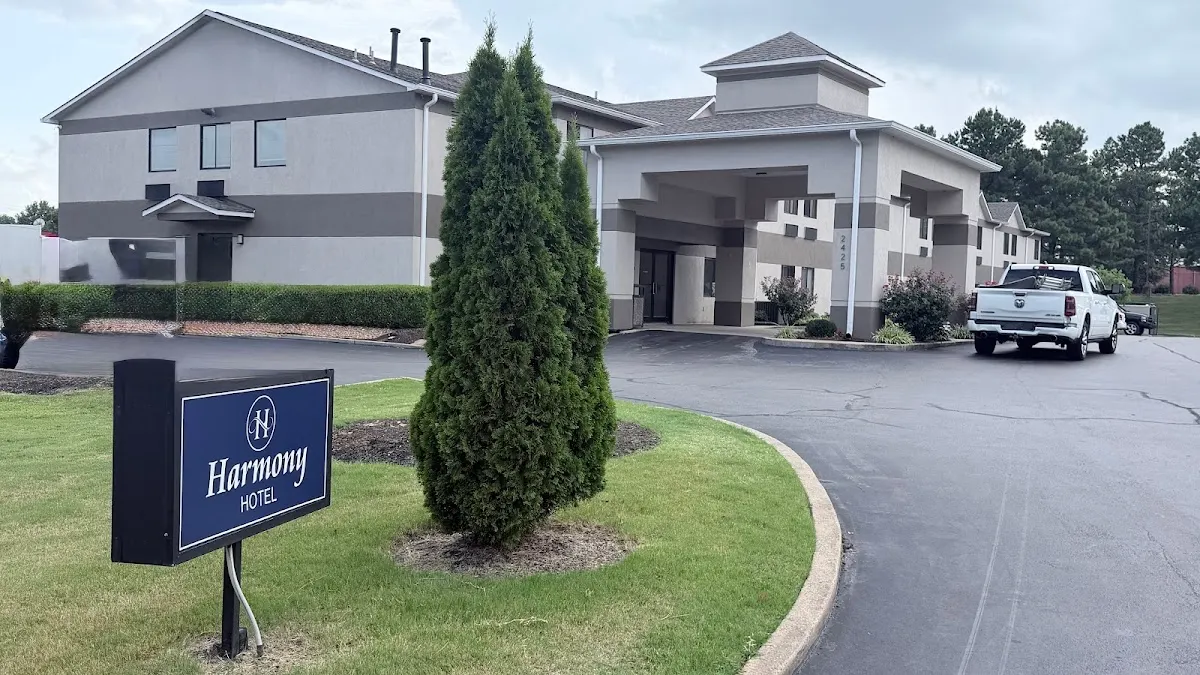 Harmony Hotel, Hernando