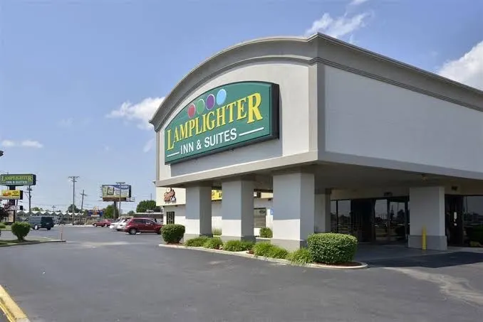 Lamplighter Inn & Suites