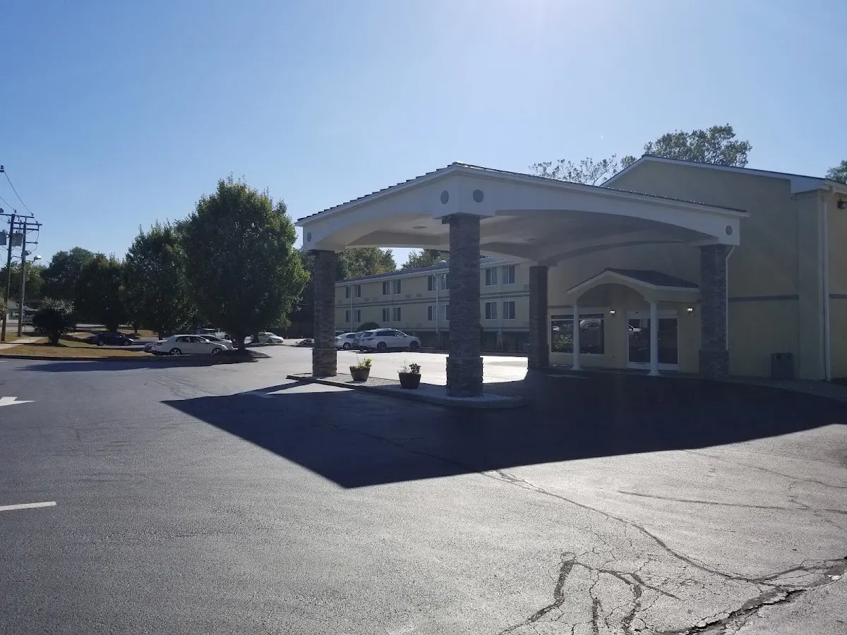 Danbury Inn & Suites