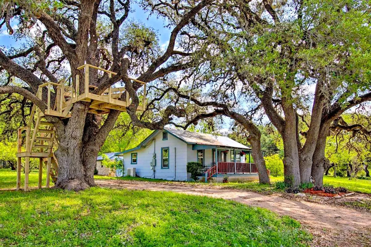 Betty B’s River House
