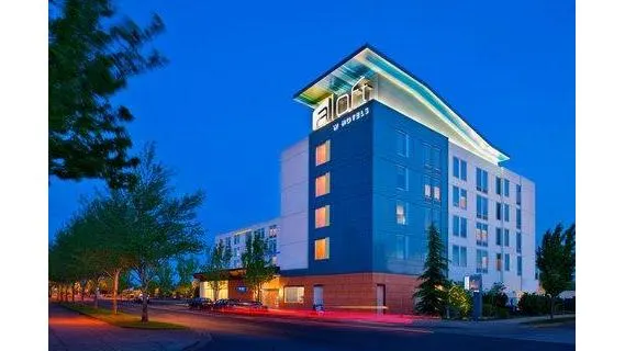 Aloft by Marriott Portland Airport at Cascade Station