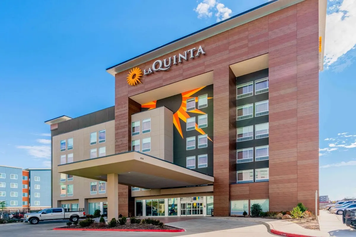 La Quinta Inn & Suites by Wyndham Oklahoma City Airport
