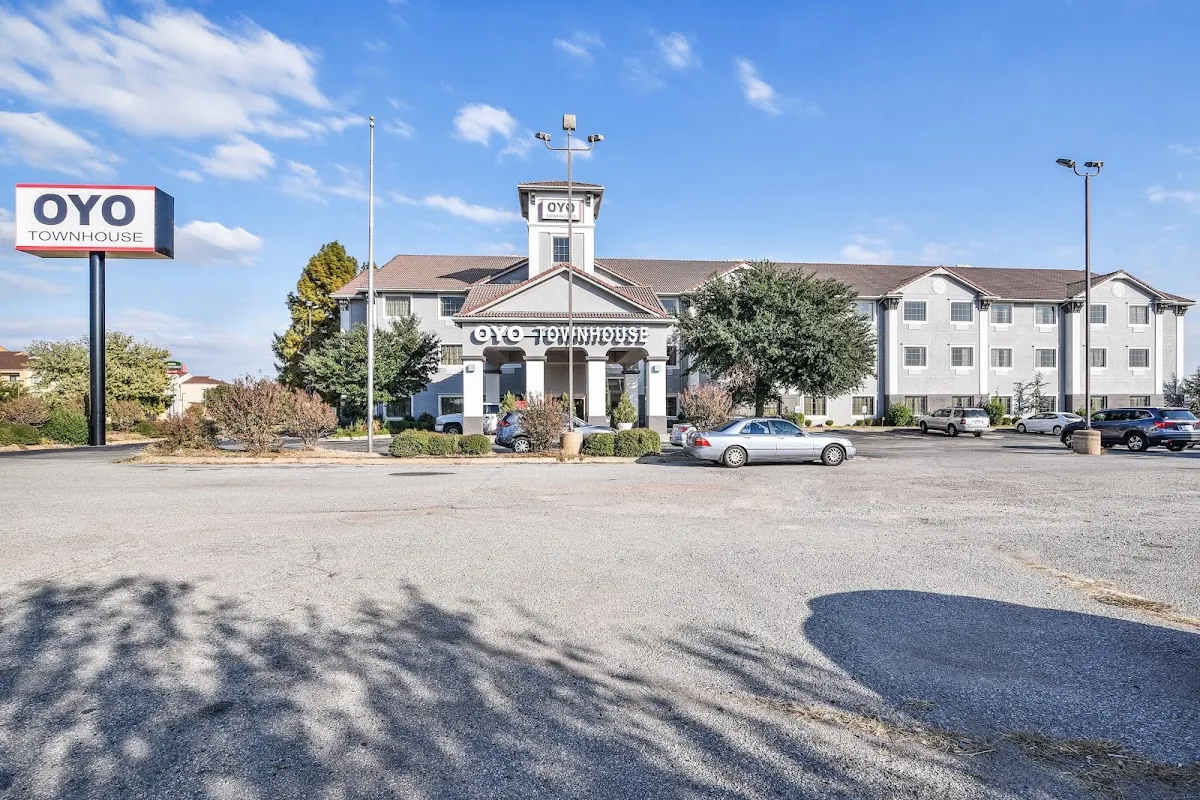 OYO Townhouse Oklahoma City Airport