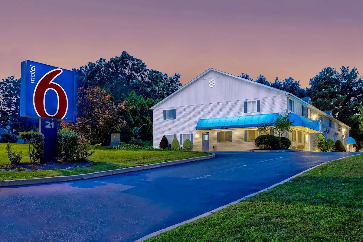 Motel 6 Bethel, CT - Danbury