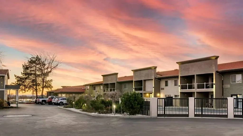 Best Western Plus Lake Front Hotel