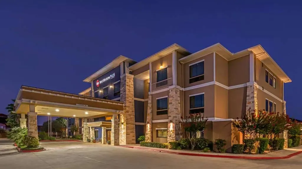 Best Western Plus Lytle Inn & Suites