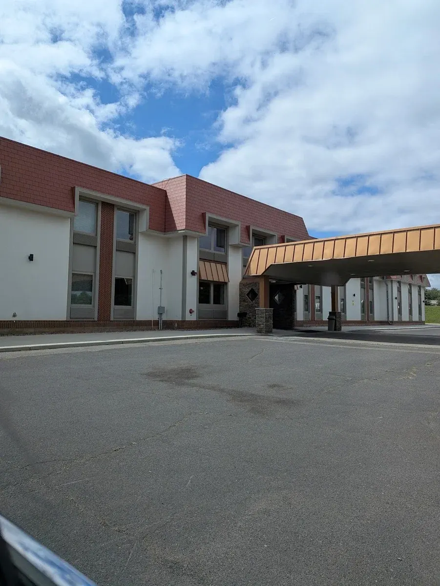 Red Rock Hotel & Suites