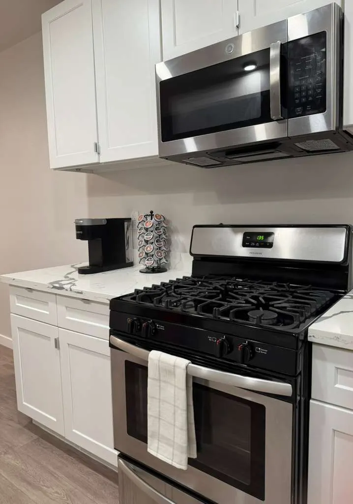 OneLuxStay Coastal 2BR Near Beach