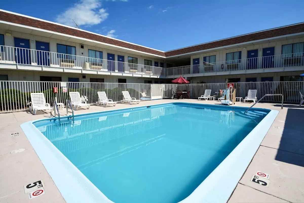 Motel 6 Windsor Locks, CT - Hartford