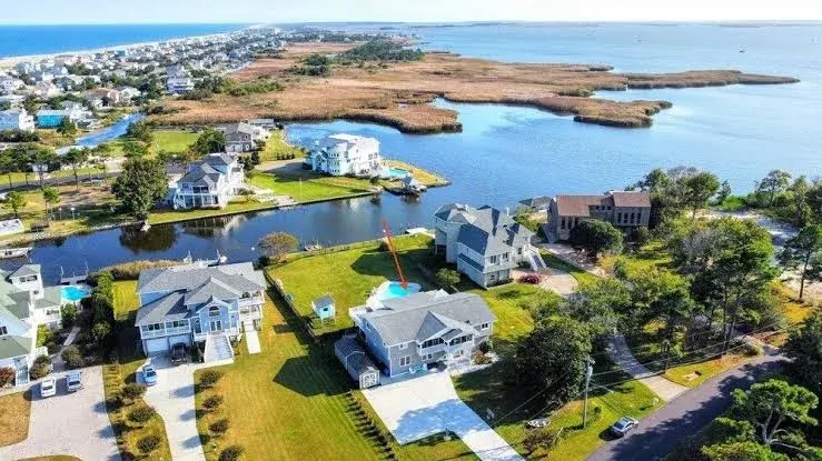 6BR Beach Holiday, Hot Tub, Long stay Discounts!