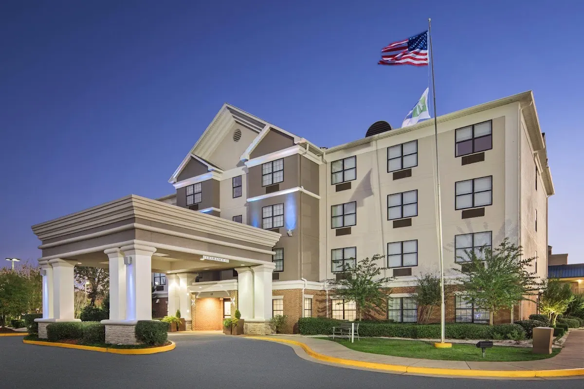 Holiday Inn Express & Suites Byron by IHG