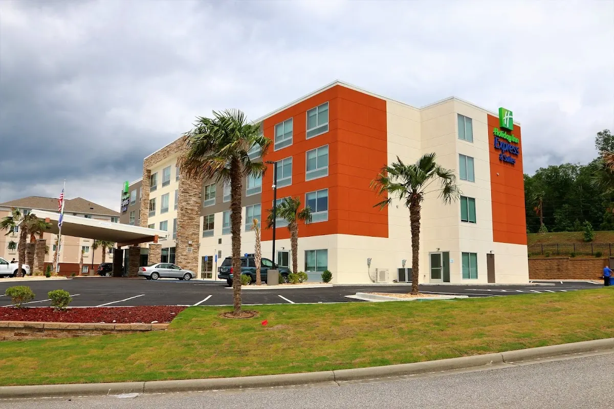 Holiday Inn Express & Suites Alabaster by IHG