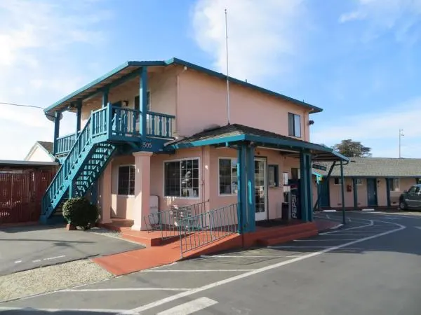 Riverside Inn & Suites