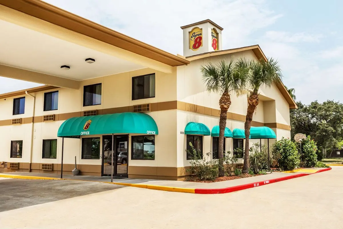 Super 8 by Wyndham League City-Kemah Area