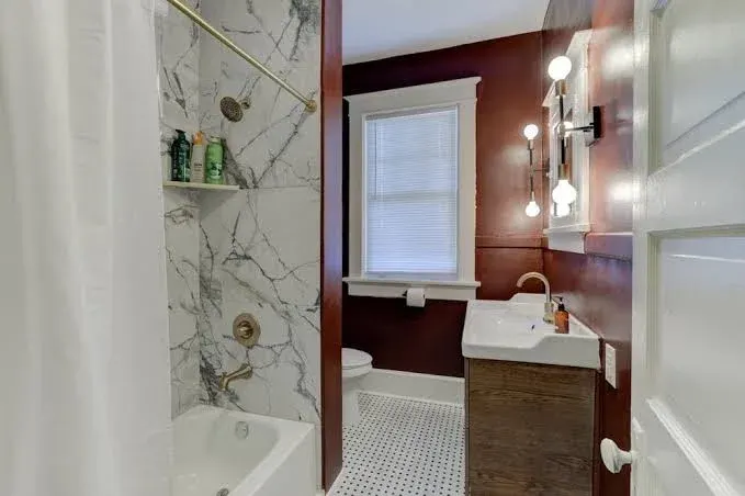 Serene and Stylish Classic Apartment in Midtown!