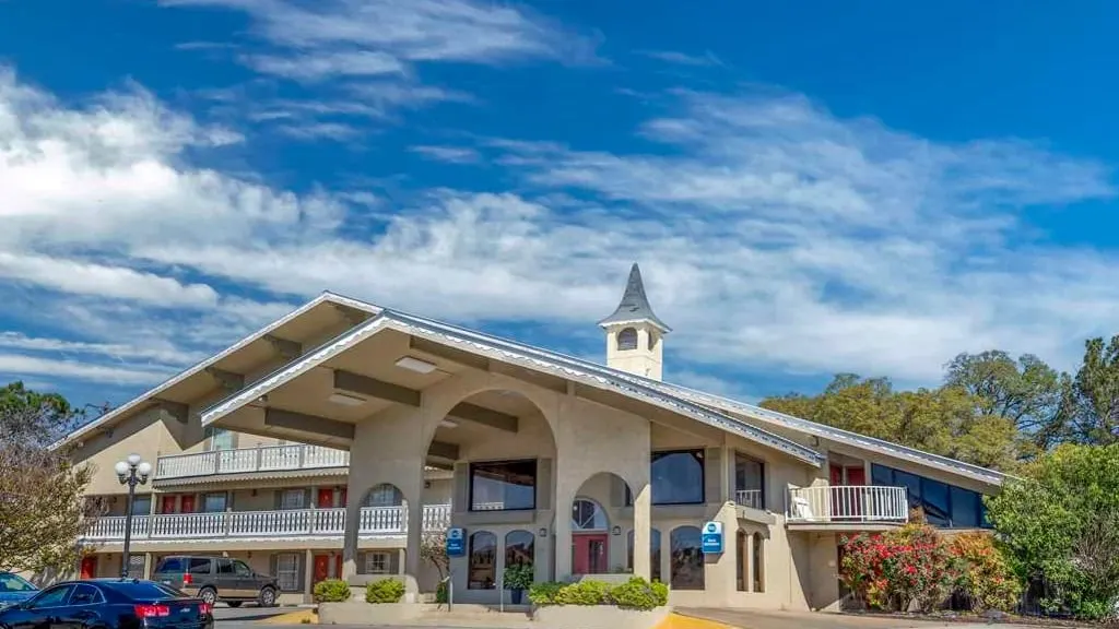 Best Western Sunday House Inn